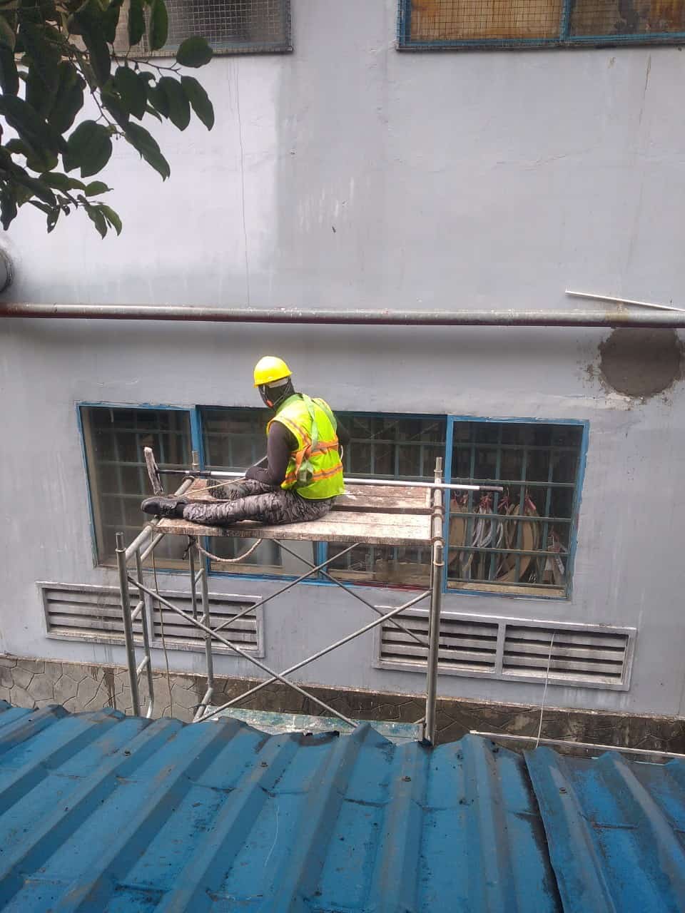 vệ sinh nhà xưởng công ty đồ gỗ Phúc Thắng