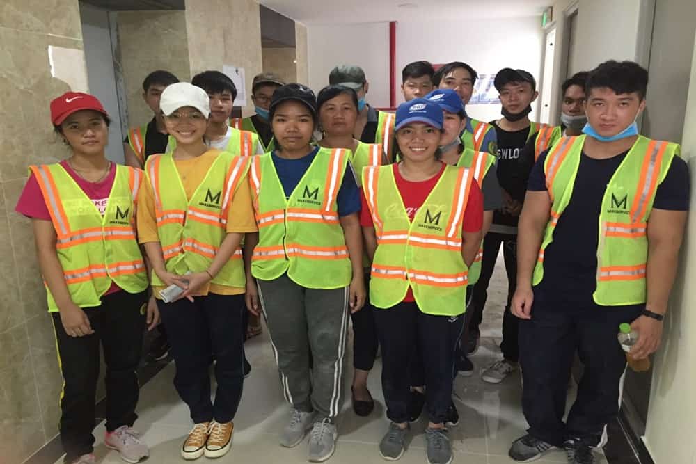 nhân viên vệ sinh duy trì hàng ngày