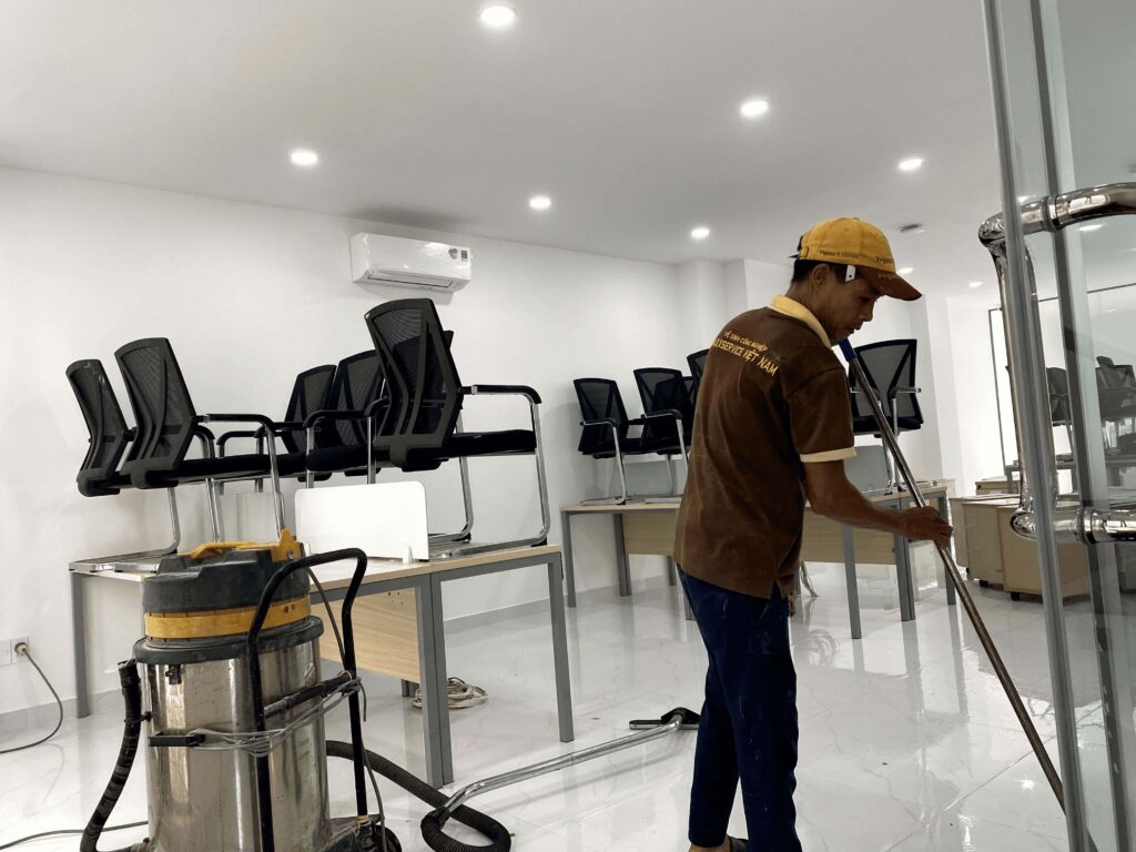Dịch vụ vệ sinh văn phòng tại TPHCM